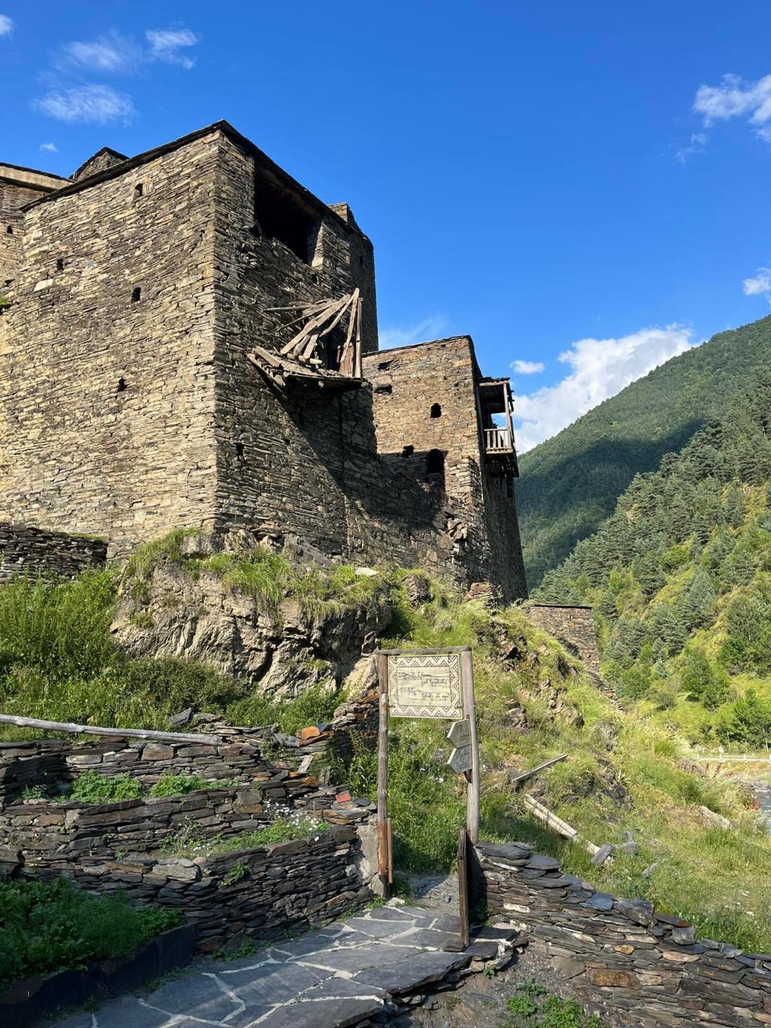 "Front Castle" Hotel Shatili Exterior foto