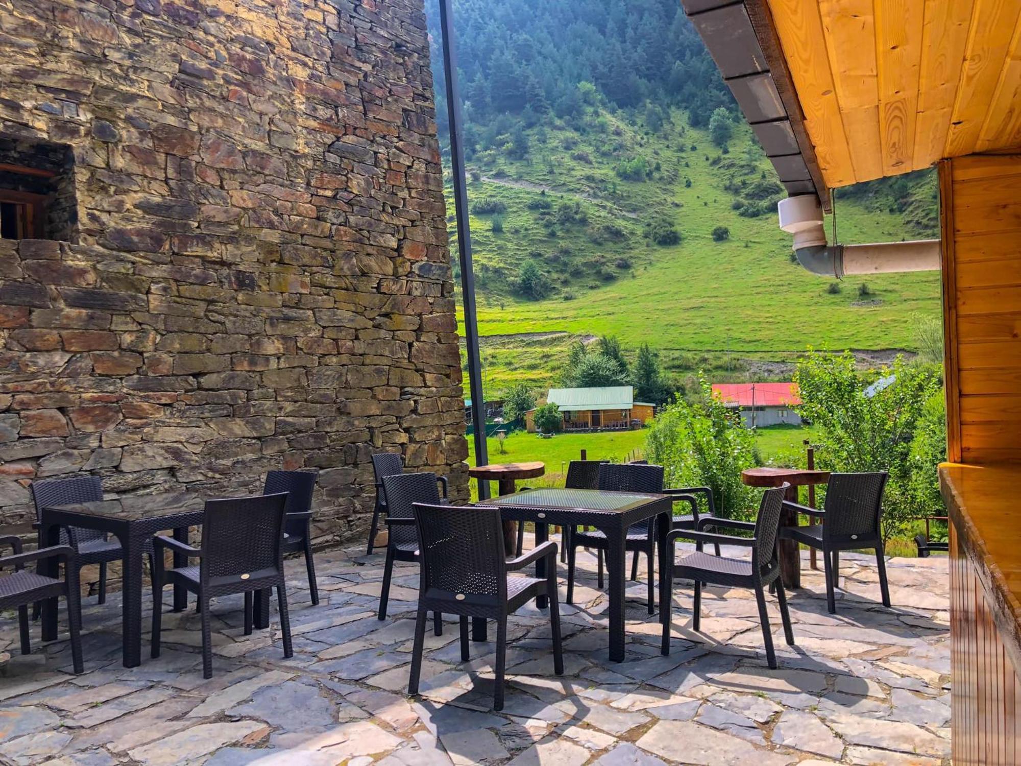 "Front Castle" Hotel Shatili Exterior foto
